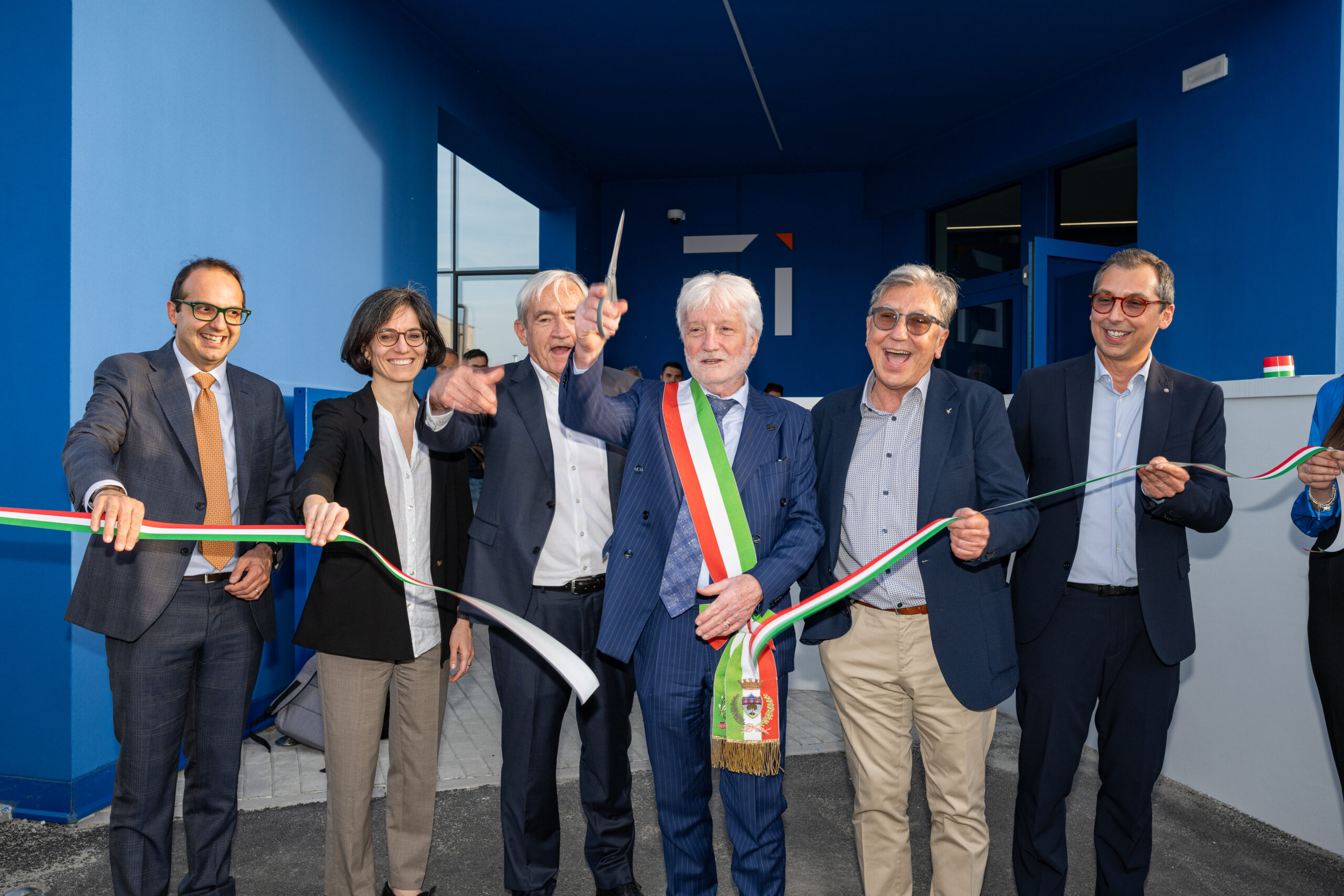 Inaugurazione nuova sede - taglio del nastro